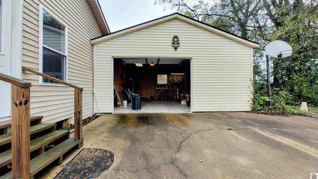 410 Pecan Dr, Clinton, KY 42021