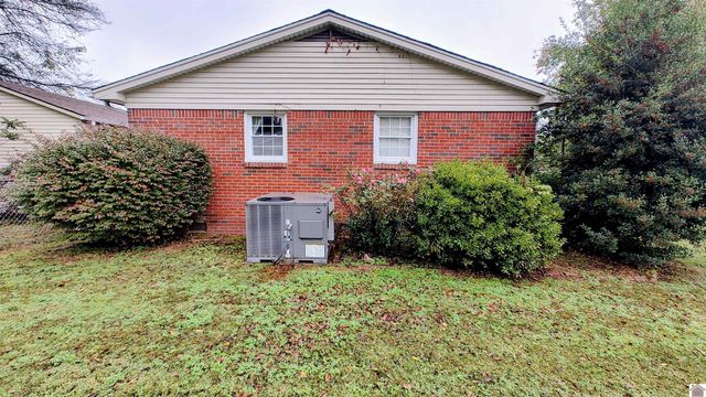 410 Pecan Dr, Clinton, KY 42021