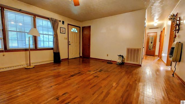 410 Pecan Dr, Clinton, KY 42021