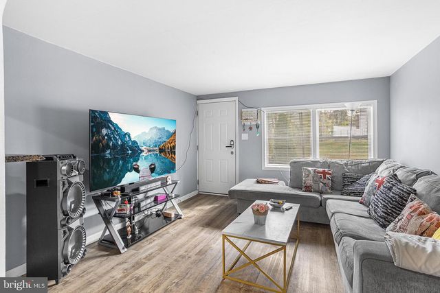 4 CREEKVIEW, Bordentown, NJ 08620