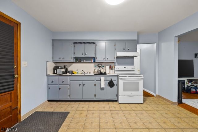 19 Inwood St, Clifton City, NJ 07011