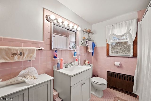 19 Inwood St, Clifton City, NJ 07011