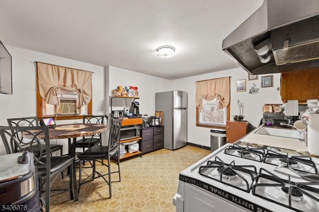 19 Inwood St, Clifton City, NJ 07011