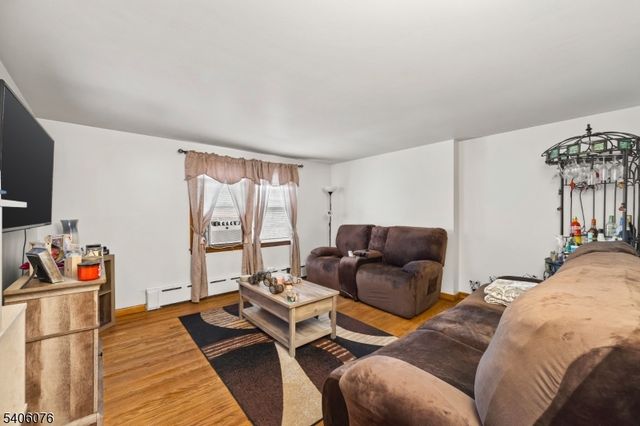 19 Inwood St, Clifton City, NJ 07011