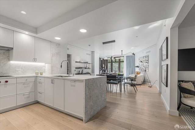 875 California Street 202, San Francisco, CA 94108