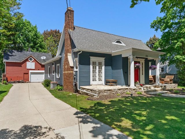 1010 St. Clair STREET, Manitowoc, WI 54220