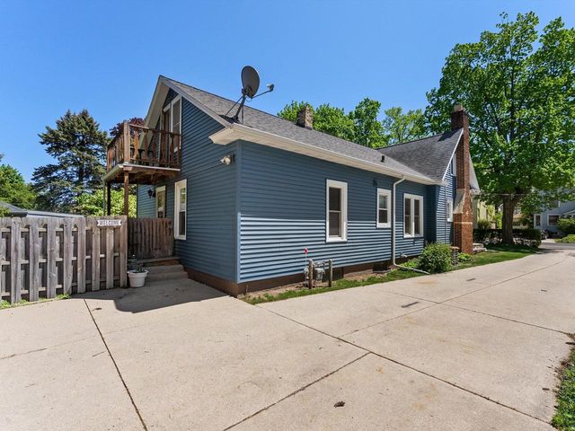 1010 St. Clair STREET, Manitowoc, WI 54220