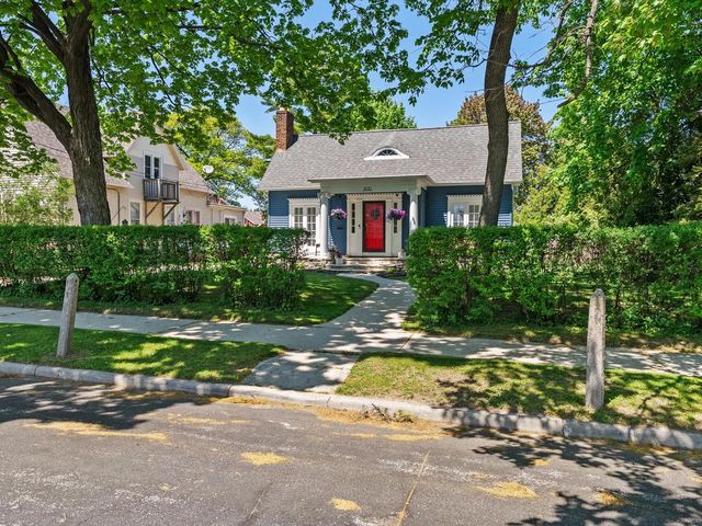 1010 St. Clair STREET, Manitowoc, WI 54220