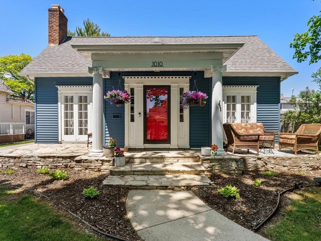 1010 St. Clair STREET, Manitowoc, WI 54220