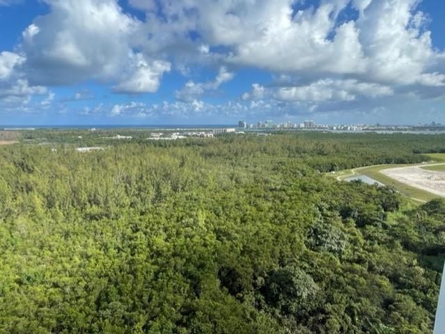 14951 ROYAL OAKS Lane 1607, North Miami, FL 33181