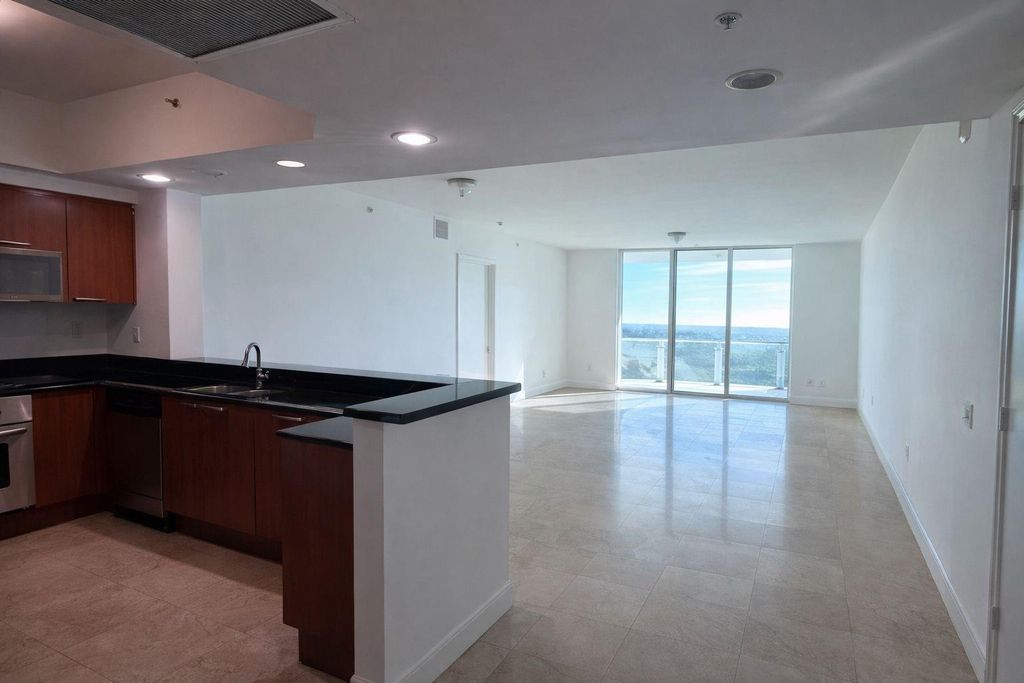 14951 ROYAL OAKS Lane 1607, North Miami, FL 33181