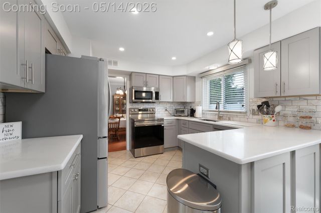 7225 Camelia Court, Canton Charter Township, MI 48187