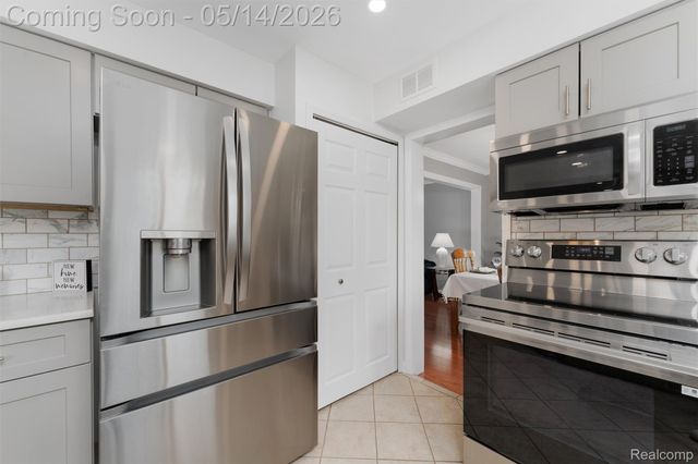 7225 Camelia Court, Canton Charter Township, MI 48187