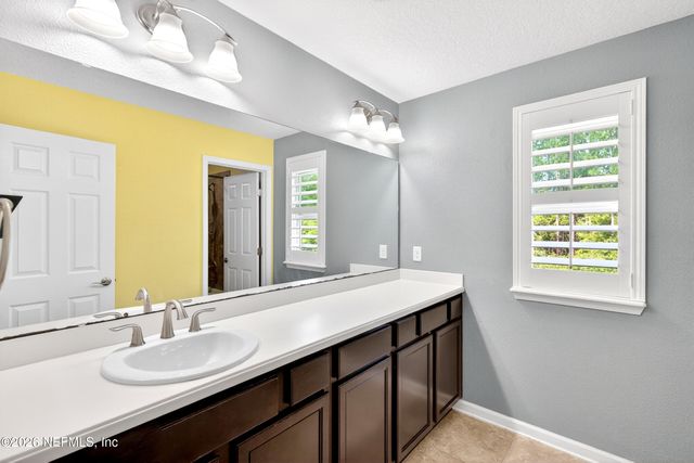 222 SARAH ELIZABETH Drive, St. Johns, FL 32259
