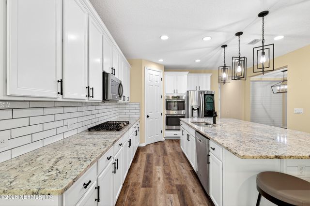 222 SARAH ELIZABETH Drive, St. Johns, FL 32259