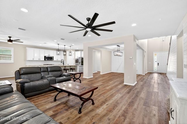 222 SARAH ELIZABETH Drive, St. Johns, FL 32259