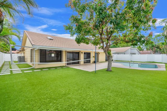 21111 Escondido Way, Boca Raton, FL 33433
