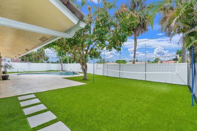 21111 Escondido Way, Boca Raton, FL 33433