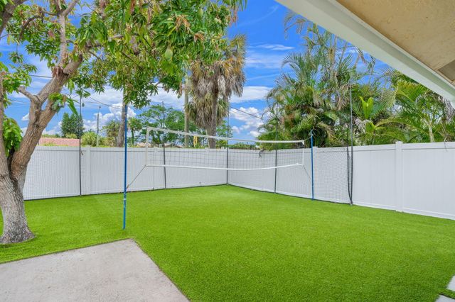 21111 Escondido Way, Boca Raton, FL 33433