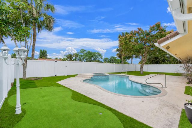 21111 Escondido Way, Boca Raton, FL 33433
