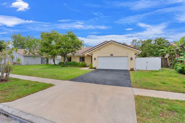 21111 Escondido Way, Boca Raton, FL 33433