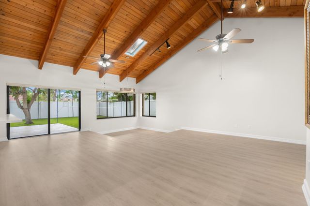 21111 Escondido Way, Boca Raton, FL 33433