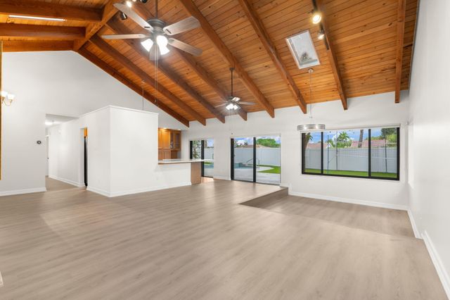 21111 Escondido Way, Boca Raton, FL 33433