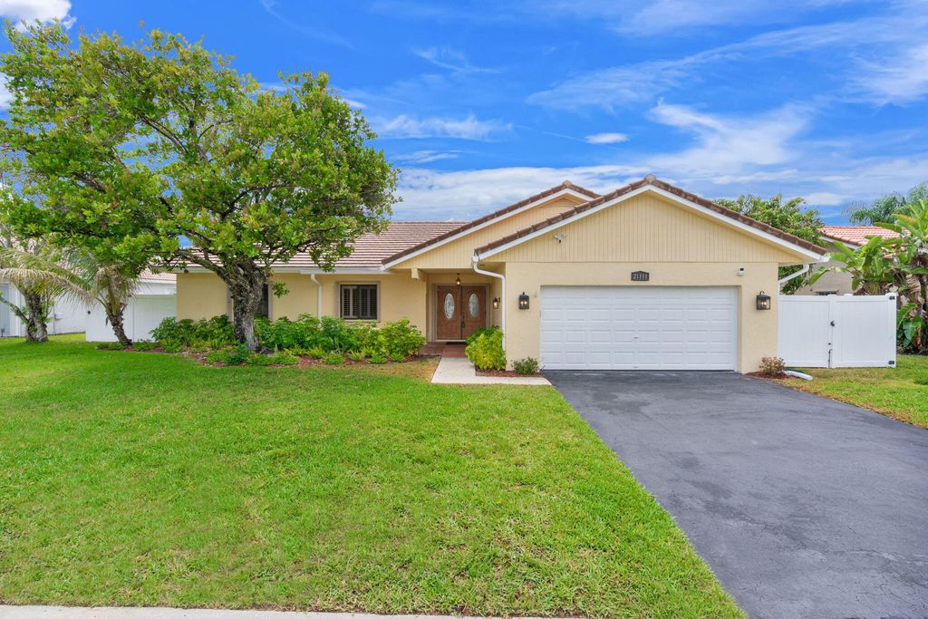 21111 Escondido Way, Boca Raton, FL 33433
