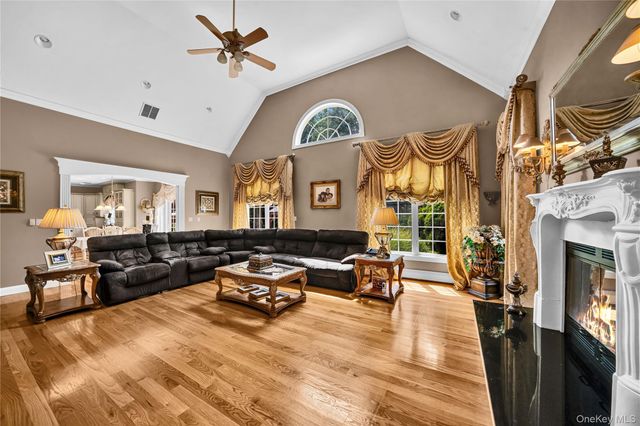 12 Stone Meadow Lane, Suffern, NY 10901