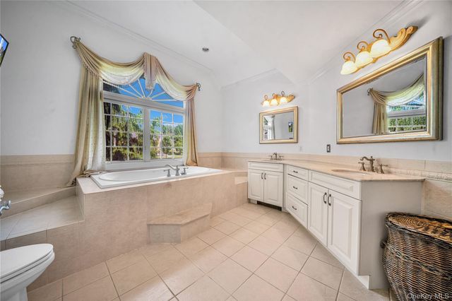 12 Stone Meadow Lane, Suffern, NY 10901