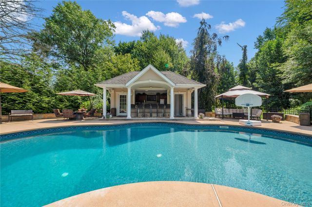 12 Stone Meadow Lane, Suffern, NY 10901