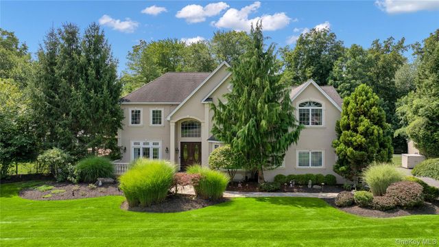 12 Stone Meadow Lane, Suffern, NY 10901