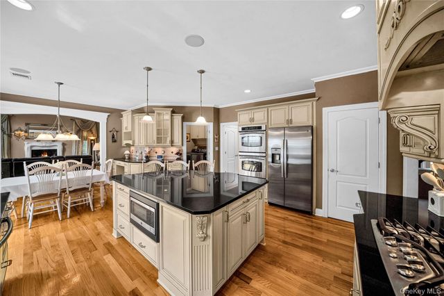 12 Stone Meadow Lane, Suffern, NY 10901