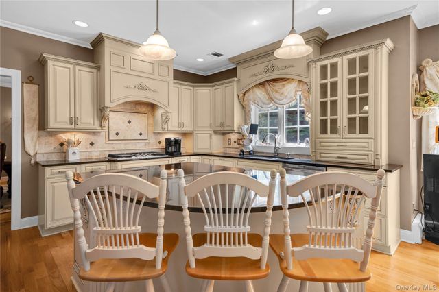 12 Stone Meadow Lane, Suffern, NY 10901