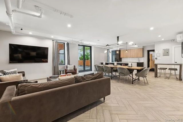 24-65 38th Street 9C, Astoria, NY 11103