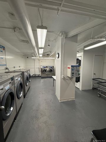 24-65 38th Street 9C, Astoria, NY 11103