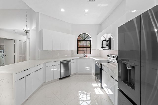 5171 EUROPA Drive G, Boynton Beach, FL 33437