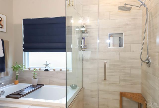 1947 Refuge Cir, Gulf Breeze, FL 32563