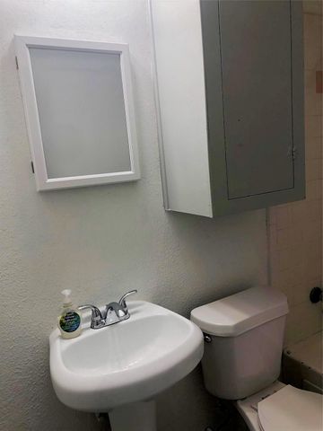 404 James Street, Houston, TX 77009