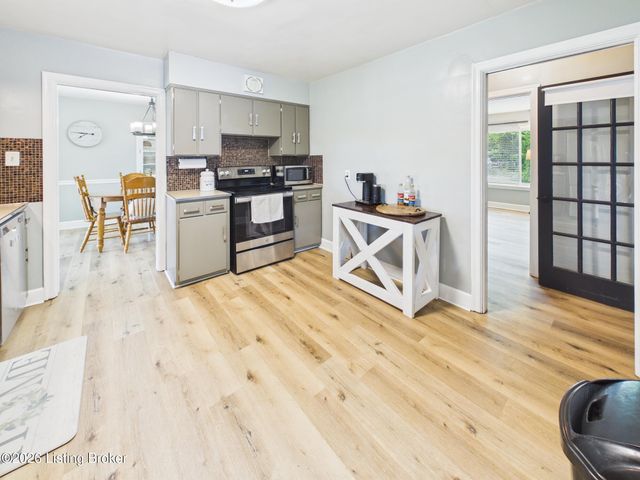 7 Settlers Trace Rd, Louisville, KY 40291