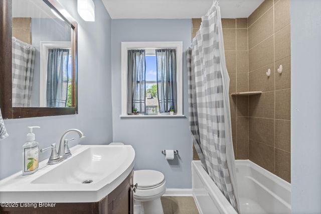 7 Settlers Trace Rd, Louisville, KY 40291