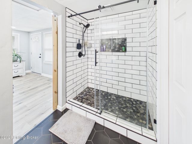 7 Settlers Trace Rd, Louisville, KY 40291