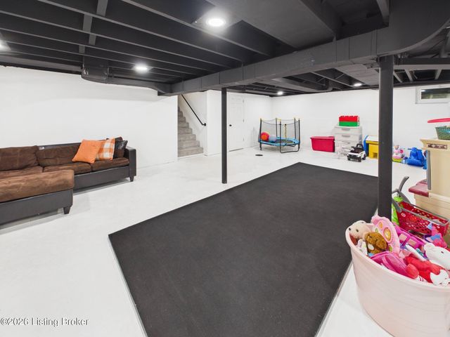 7 Settlers Trace Rd, Louisville, KY 40291