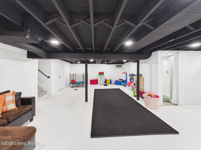 7 Settlers Trace Rd, Louisville, KY 40291