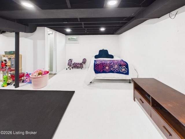 7 Settlers Trace Rd, Louisville, KY 40291