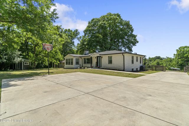 7 Settlers Trace Rd, Louisville, KY 40291