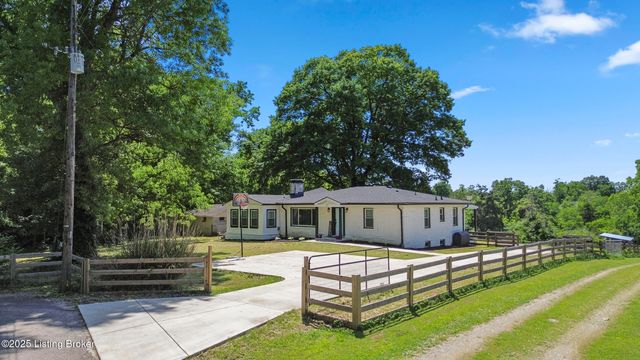 7 Settlers Trace Rd, Louisville, KY 40291