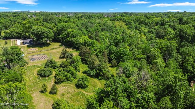 7 Settlers Trace Rd, Louisville, KY 40291