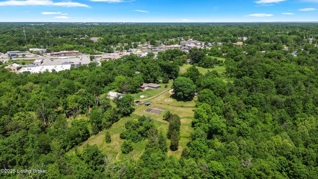 7 Settlers Trace Rd, Louisville, KY 40291