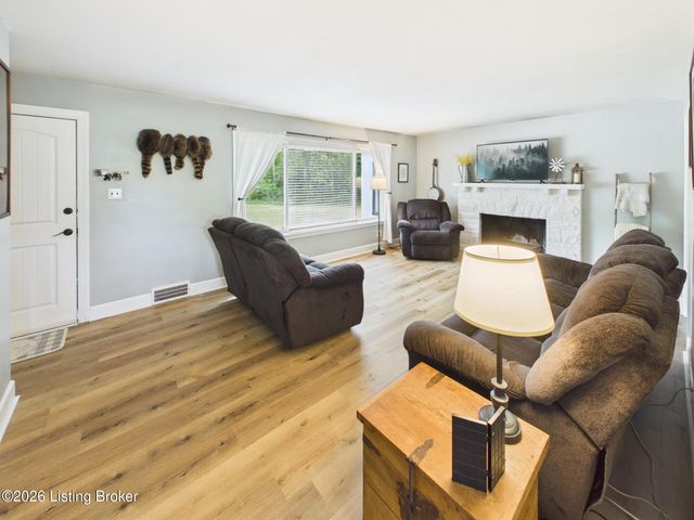 7 Settlers Trace Rd, Louisville, KY 40291